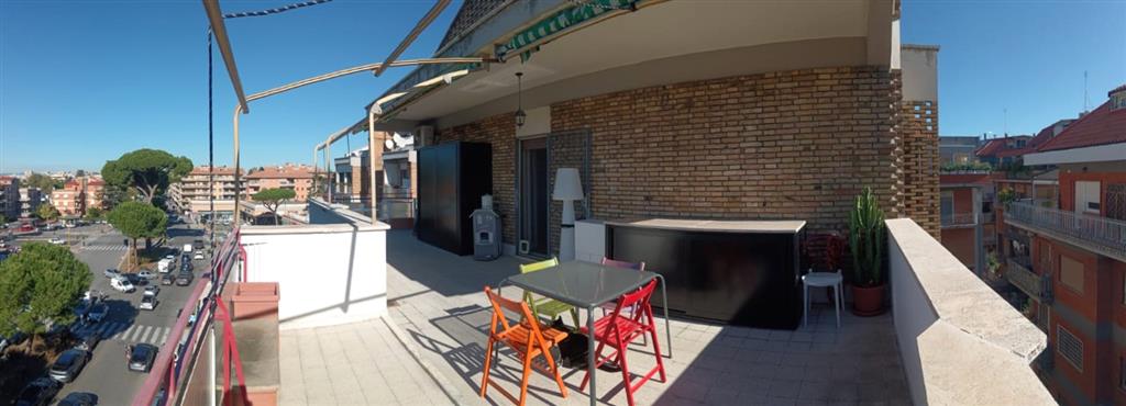 Attico con terrazzo in via ettore romagnoli 70, Roma