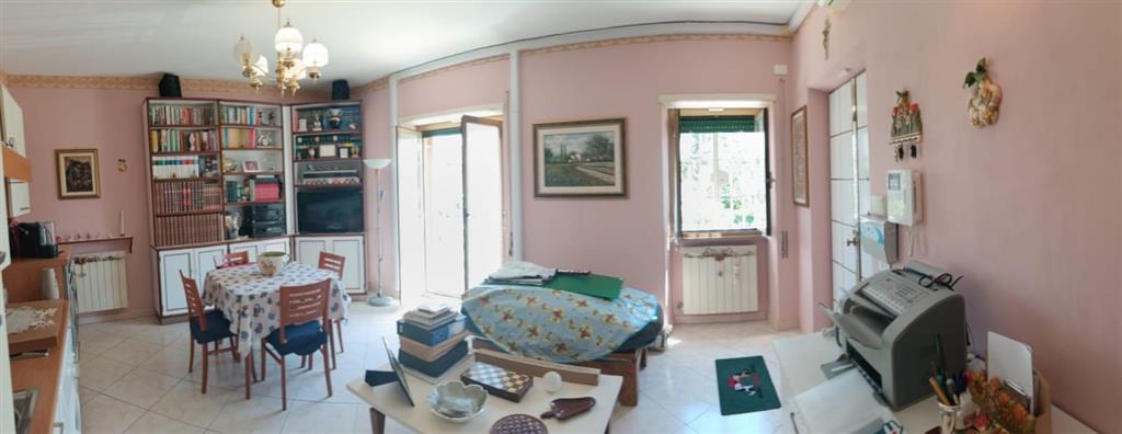 Appartamento con giardino in via appia nuova 1248, Roma