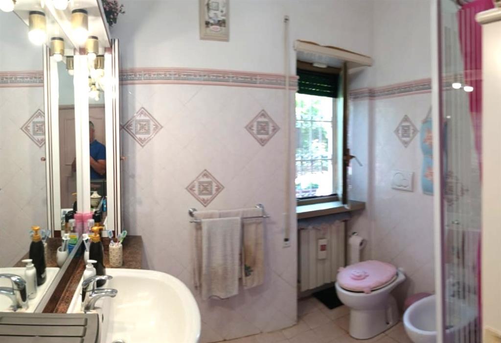 Appartamento con giardino in via appia nuova 1248, Roma