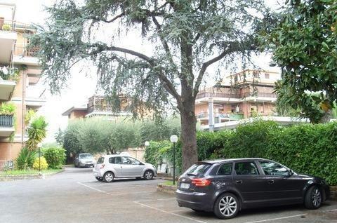 Ufficio con giardino in via della stazione di ciampino 14, Roma