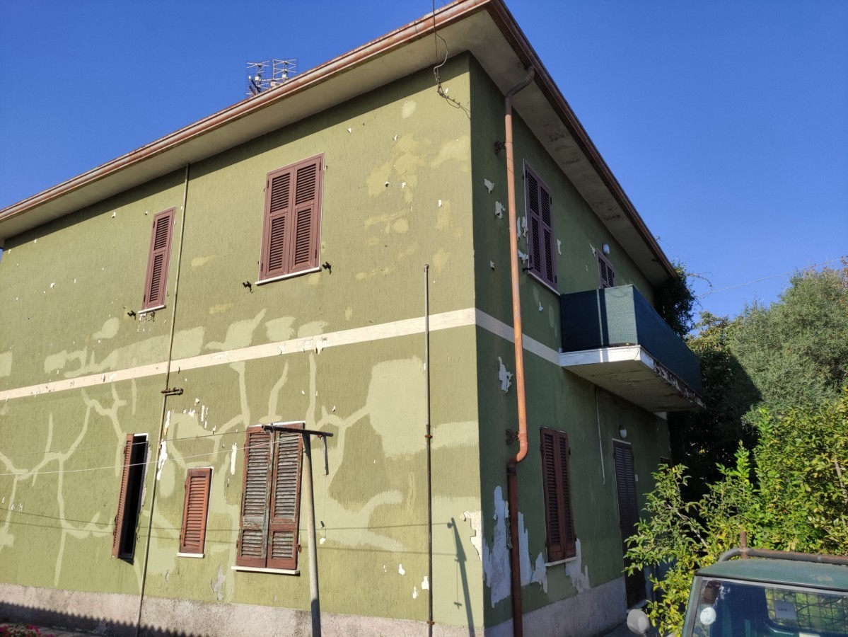 Casa indipendente da ristrutturare, Carrara avenza