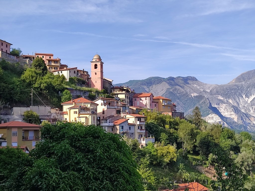 Casa indipendente con terrazzo a Carrara