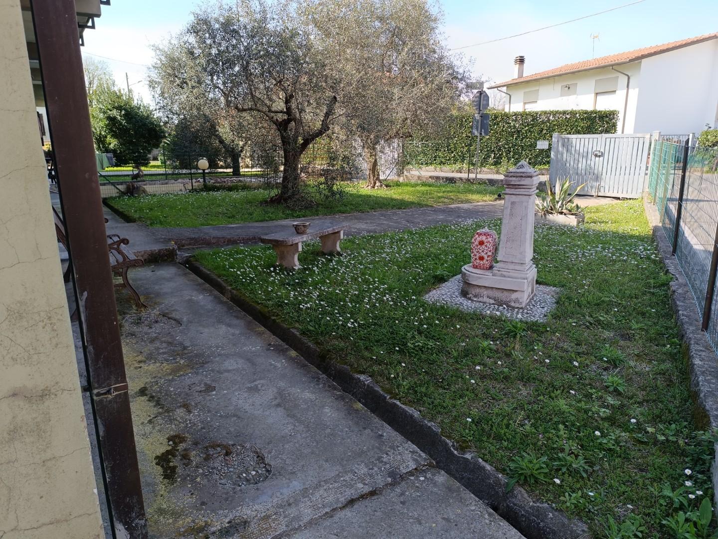 Casa indipendente con giardino, Ortonovo isola