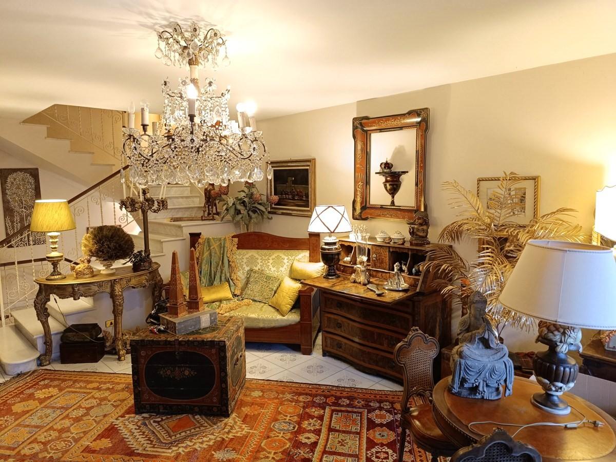 Villa in vendita, Carrara avenza