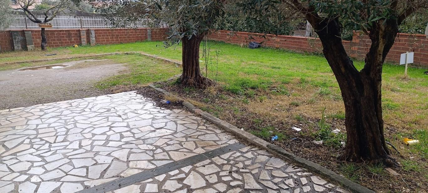 Casa indipendente con giardino, Ortonovo dogana