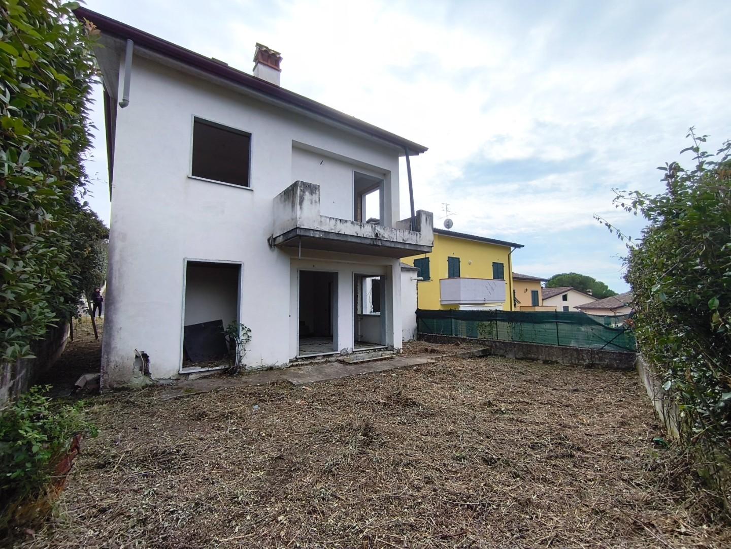 Casa indipendente con giardino, Ortonovo isola