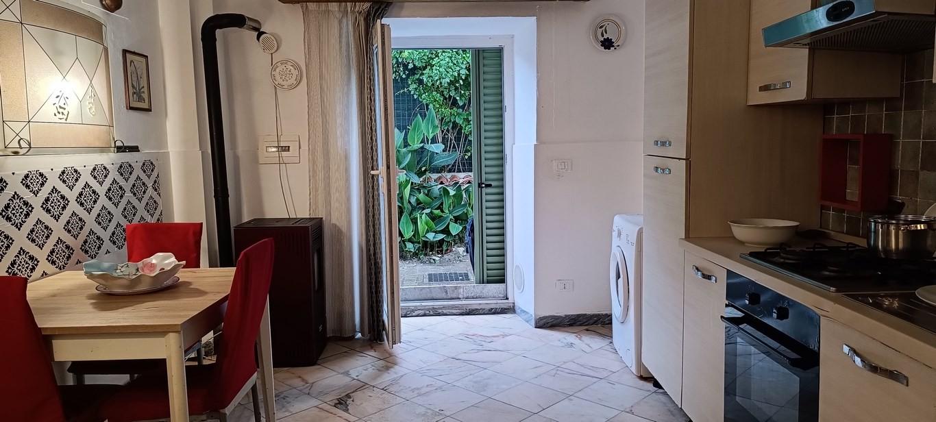 Trilocale arredato in affitto, Carrara marina di