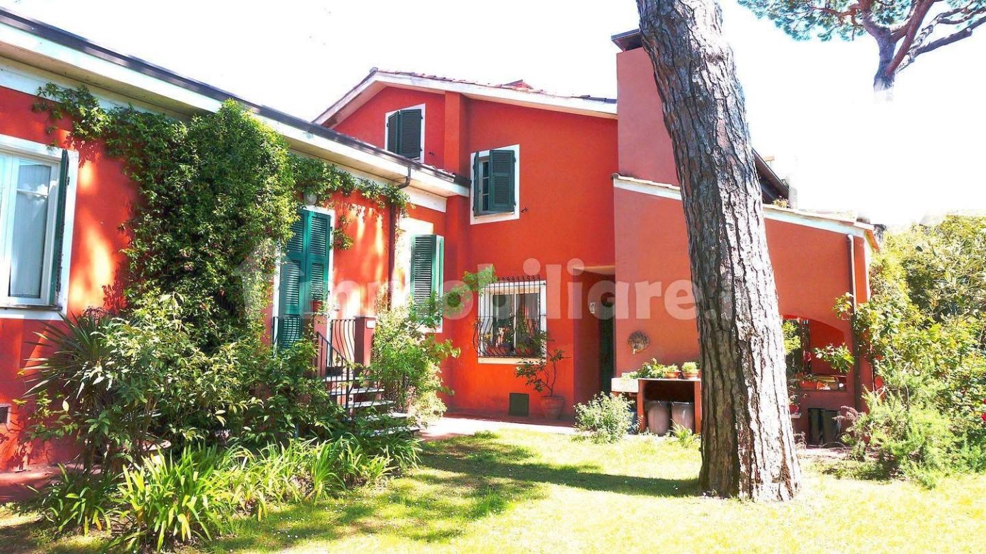 Villa con giardino, Carrara avenza