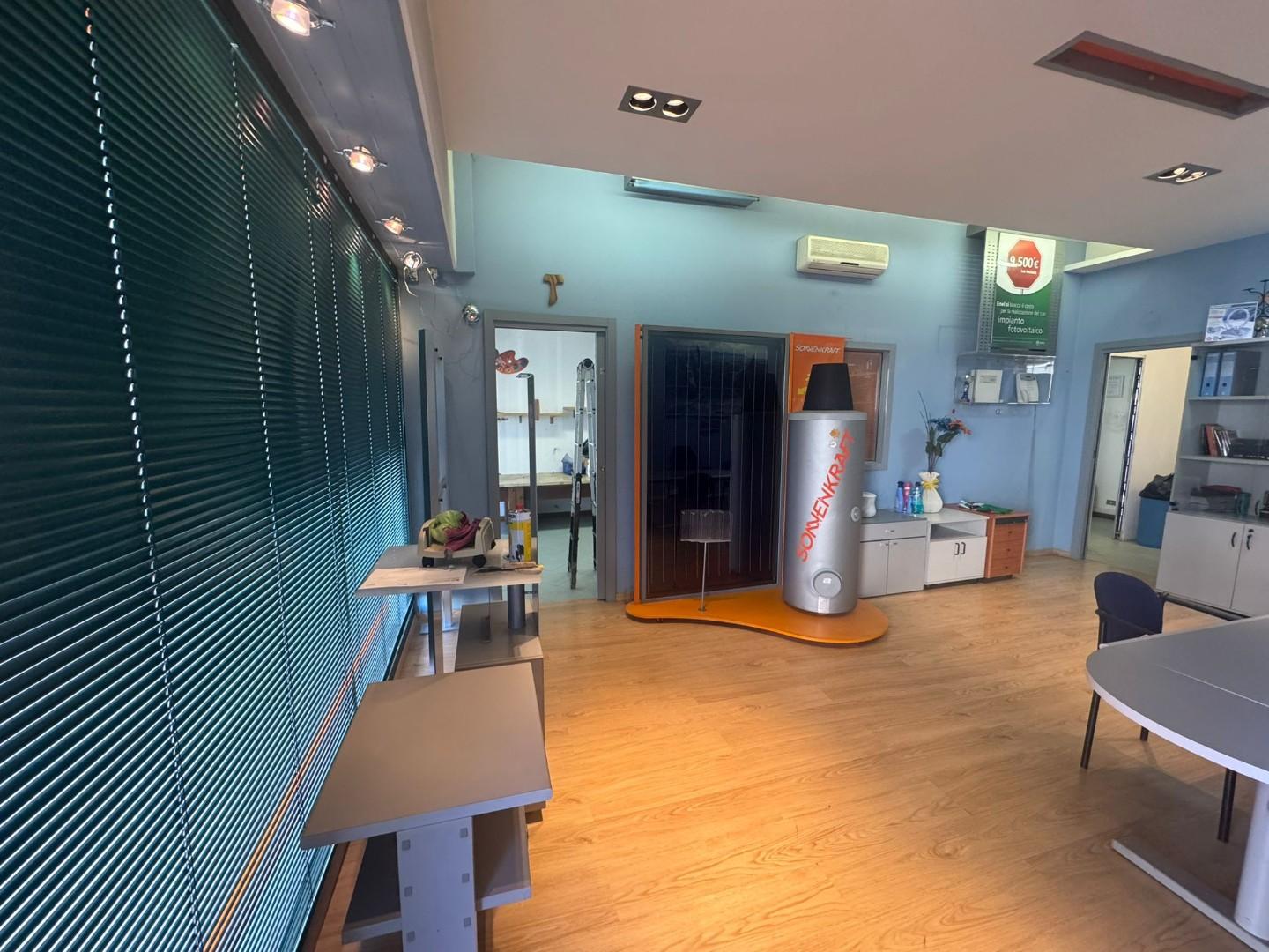 Locale commerciale in vendita, Carrara avenza