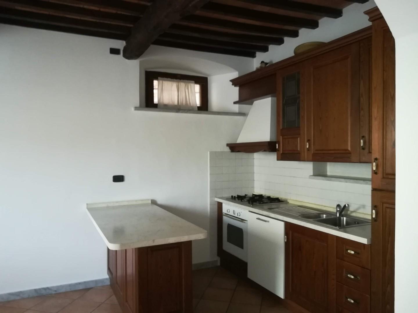 Casa indipendente in affitto, Carrara ficola