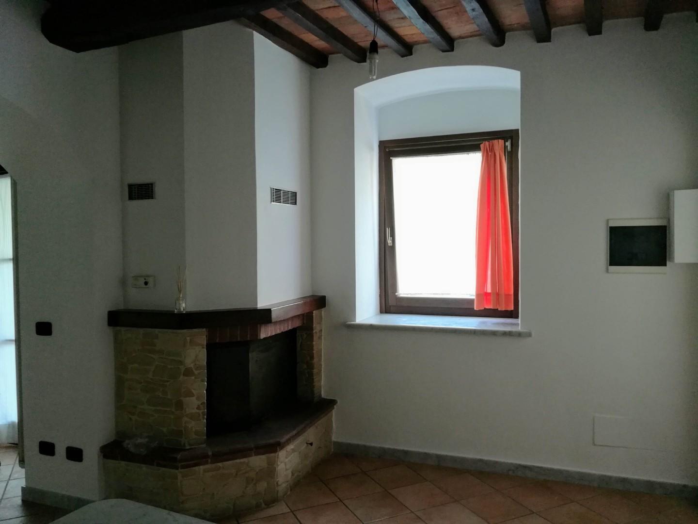 Casa indipendente in affitto, Carrara ficola