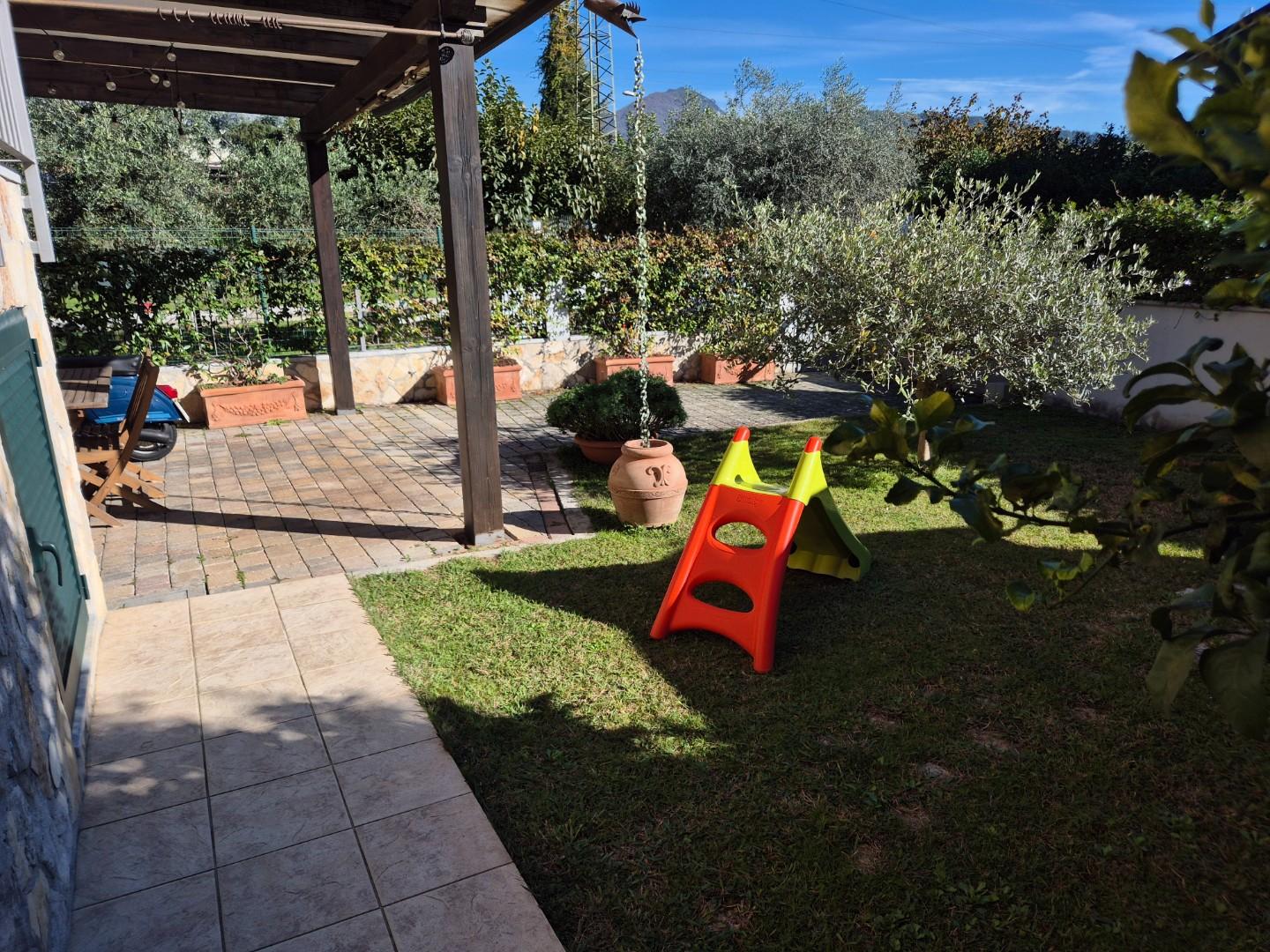Casa indipendente con giardino, Carrara avenza