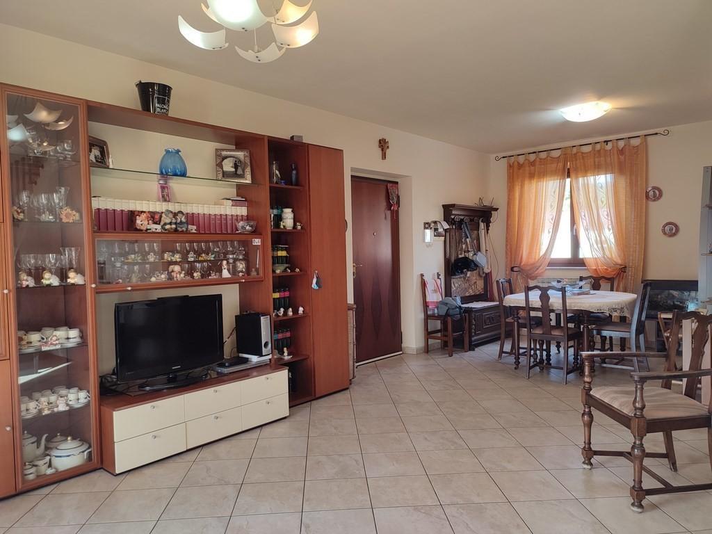 Appartamento con terrazzi, Carrara avenza