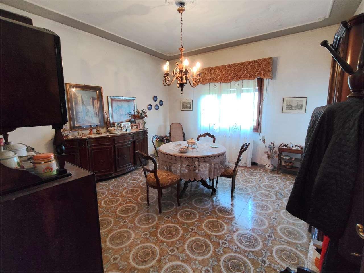 Casa indipendente con giardino, Carrara marina di