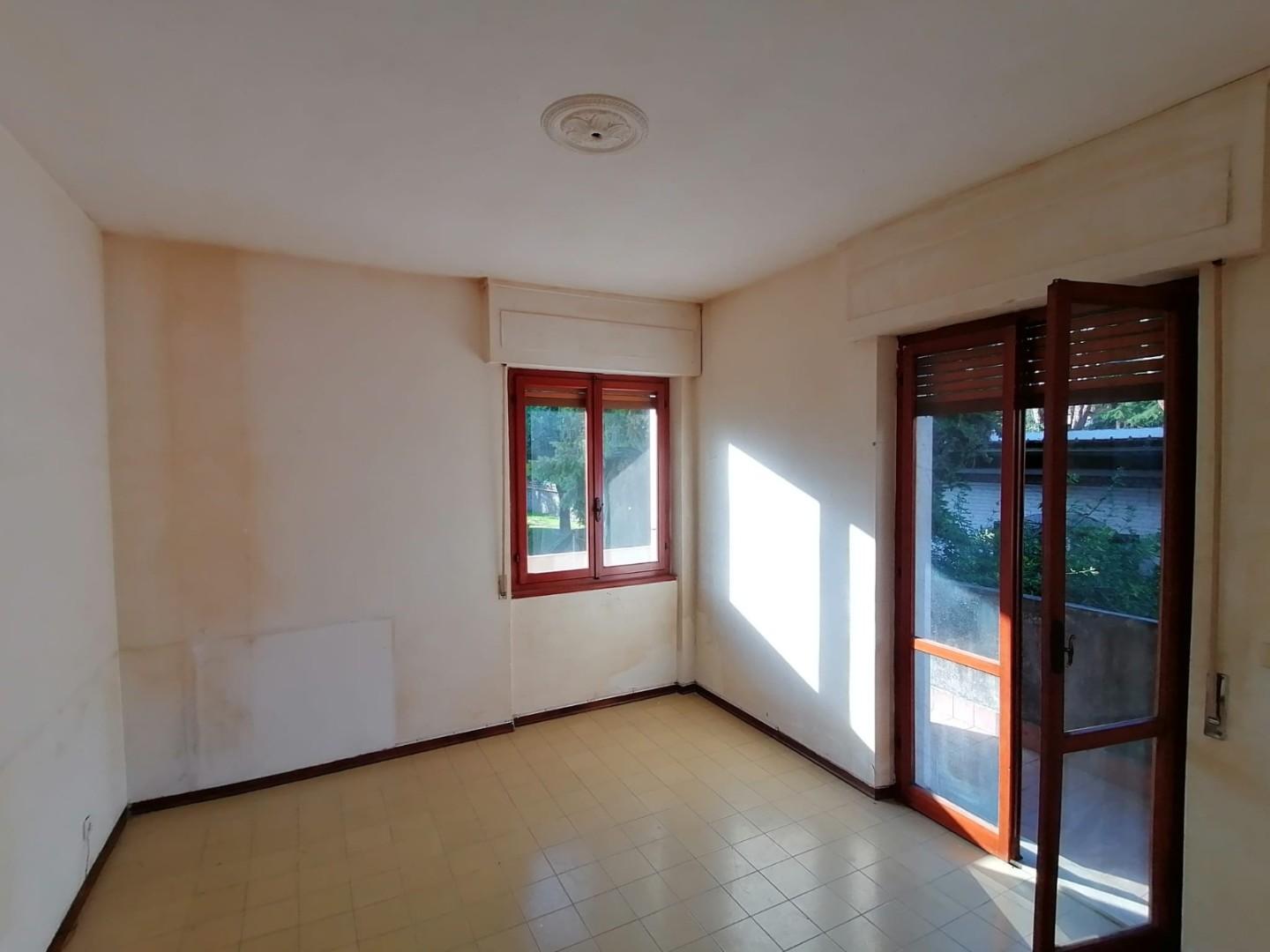 Appartamento da ristrutturare, Carrara zona stadio