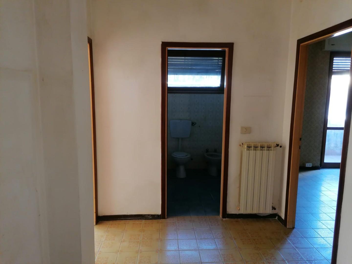 Appartamento da ristrutturare, Carrara zona stadio