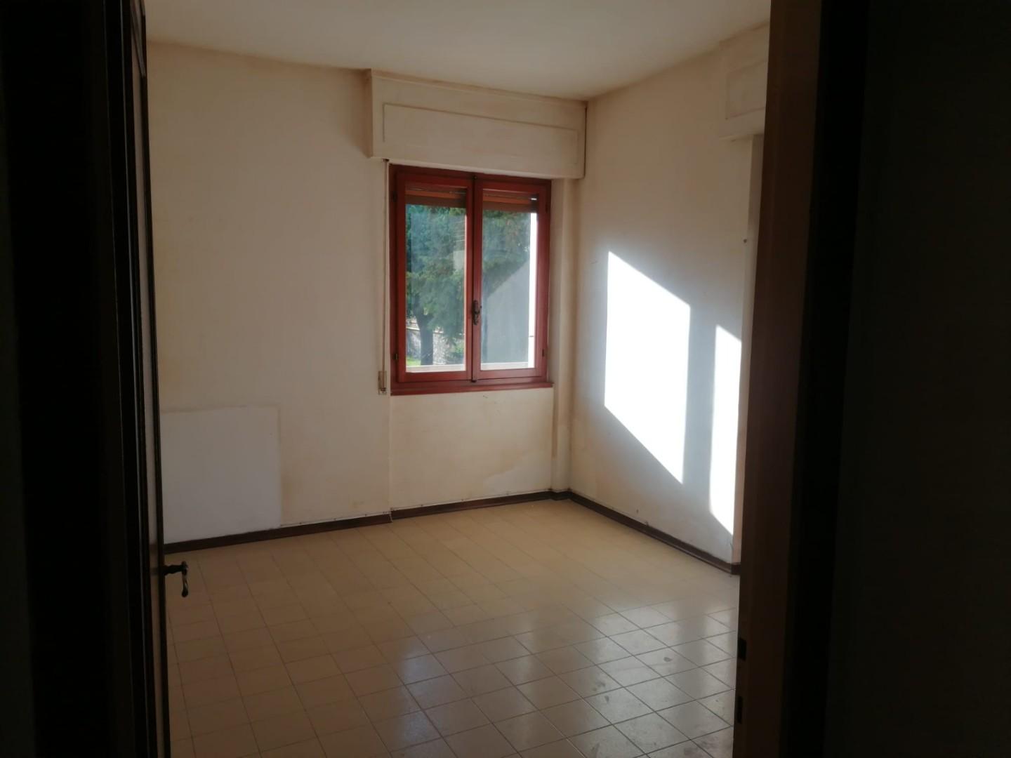 Appartamento da ristrutturare, Carrara zona stadio