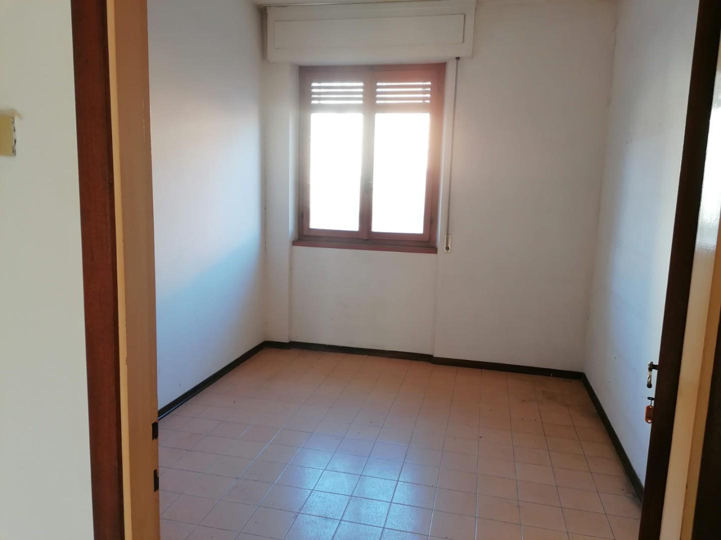 Appartamento da ristrutturare, Carrara zona stadio