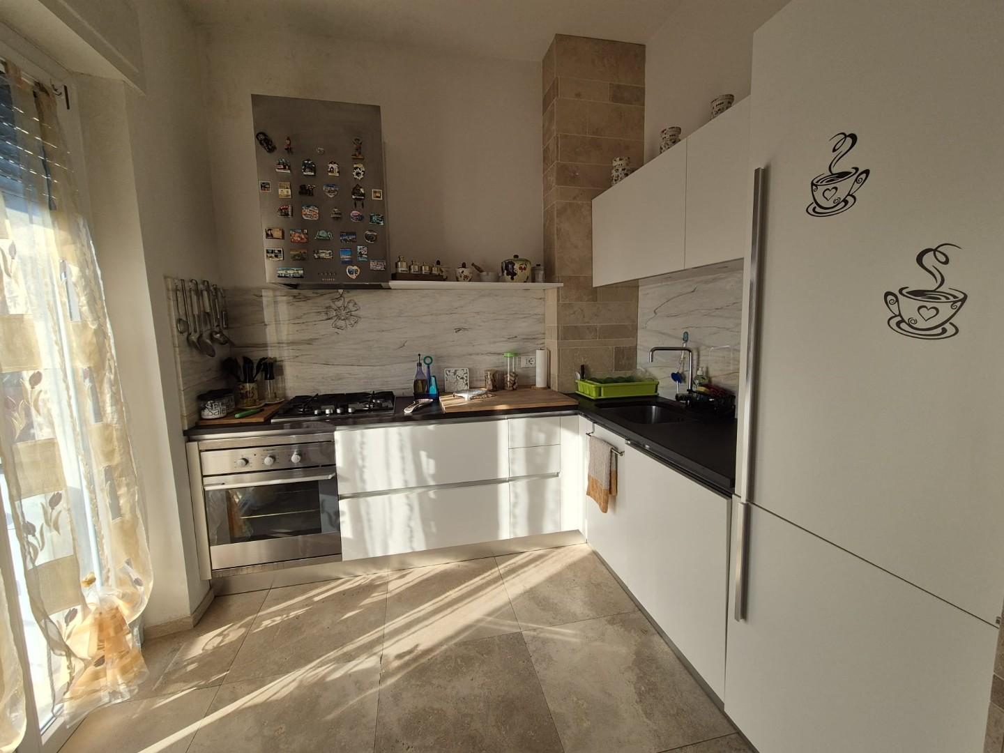 Appartamento con terrazzi, Carrara avenza