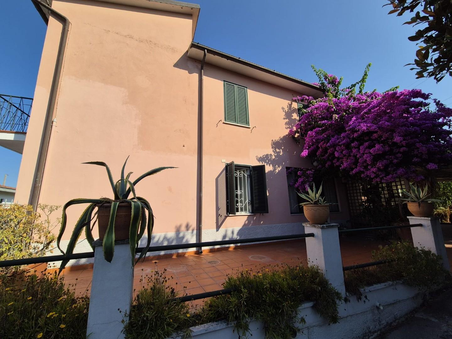 Casa indipendente con giardino, Carrara nazzano