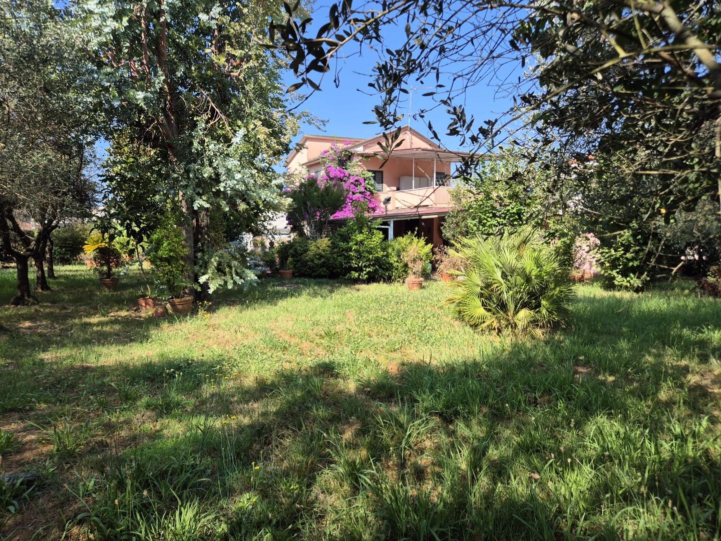Casa indipendente con giardino, Carrara nazzano