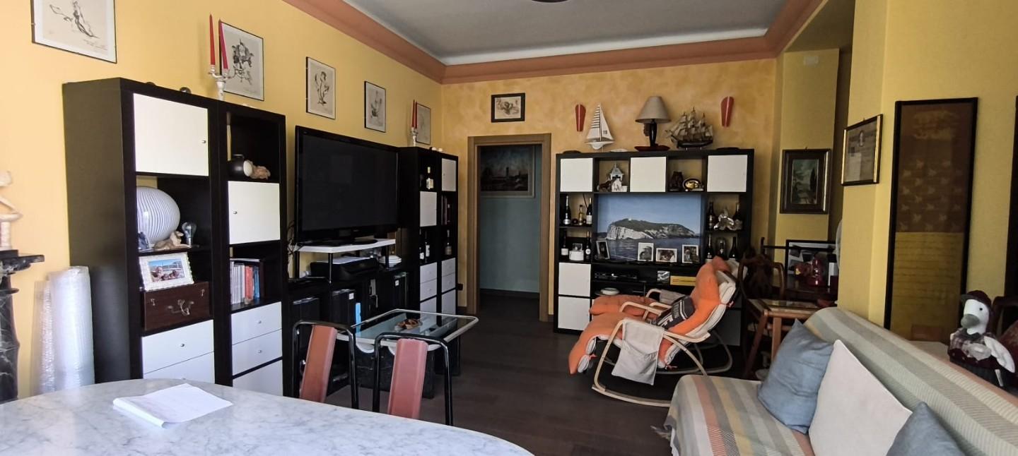 Casa indipendente con giardino, Carrara marina di