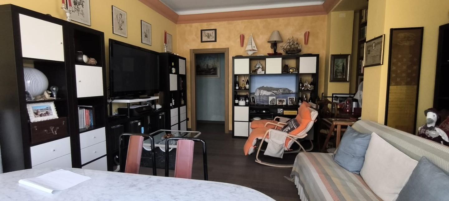Casa indipendente con giardino, Carrara marina di