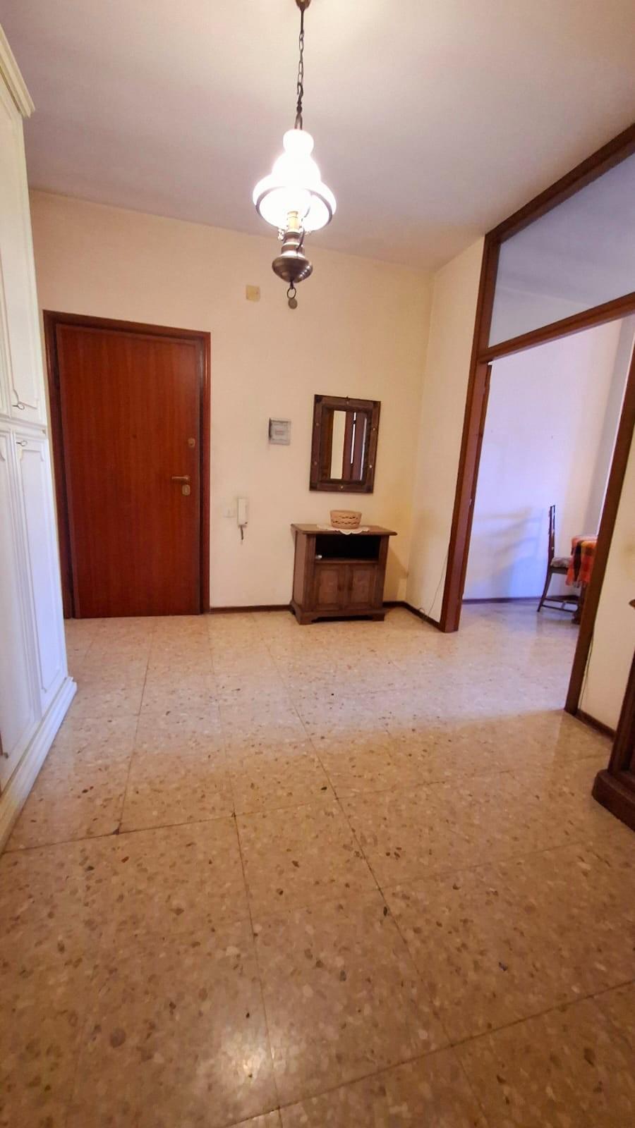 Attico con terrazzo, Carrara marina di