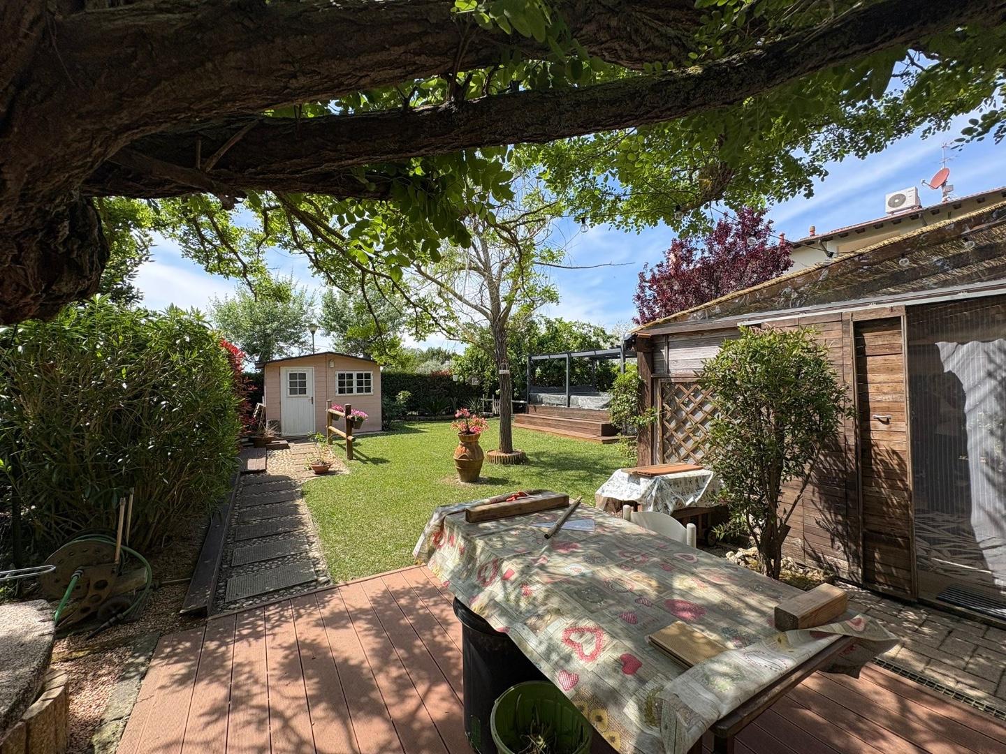 Rustico con giardino, Pisa marina di