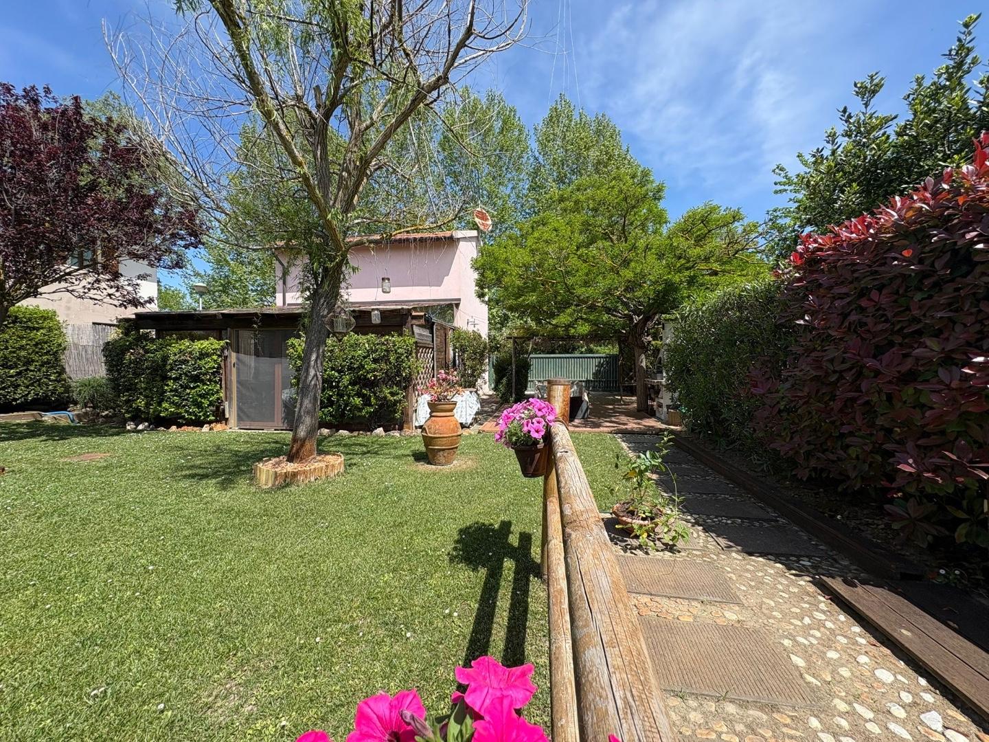 Rustico con giardino, Pisa marina di