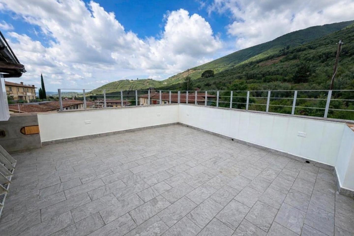 Casa indipendente con terrazzo, Calci castelmaggiore