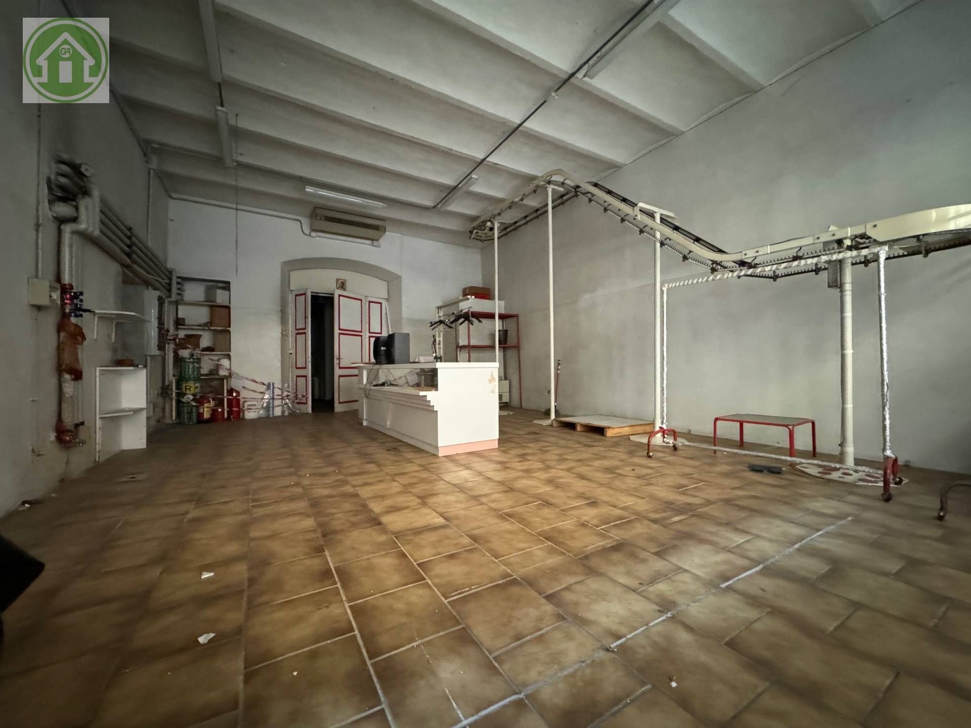 Locale commerciale in vendita a Pavullo nel Frignano, Centro storico