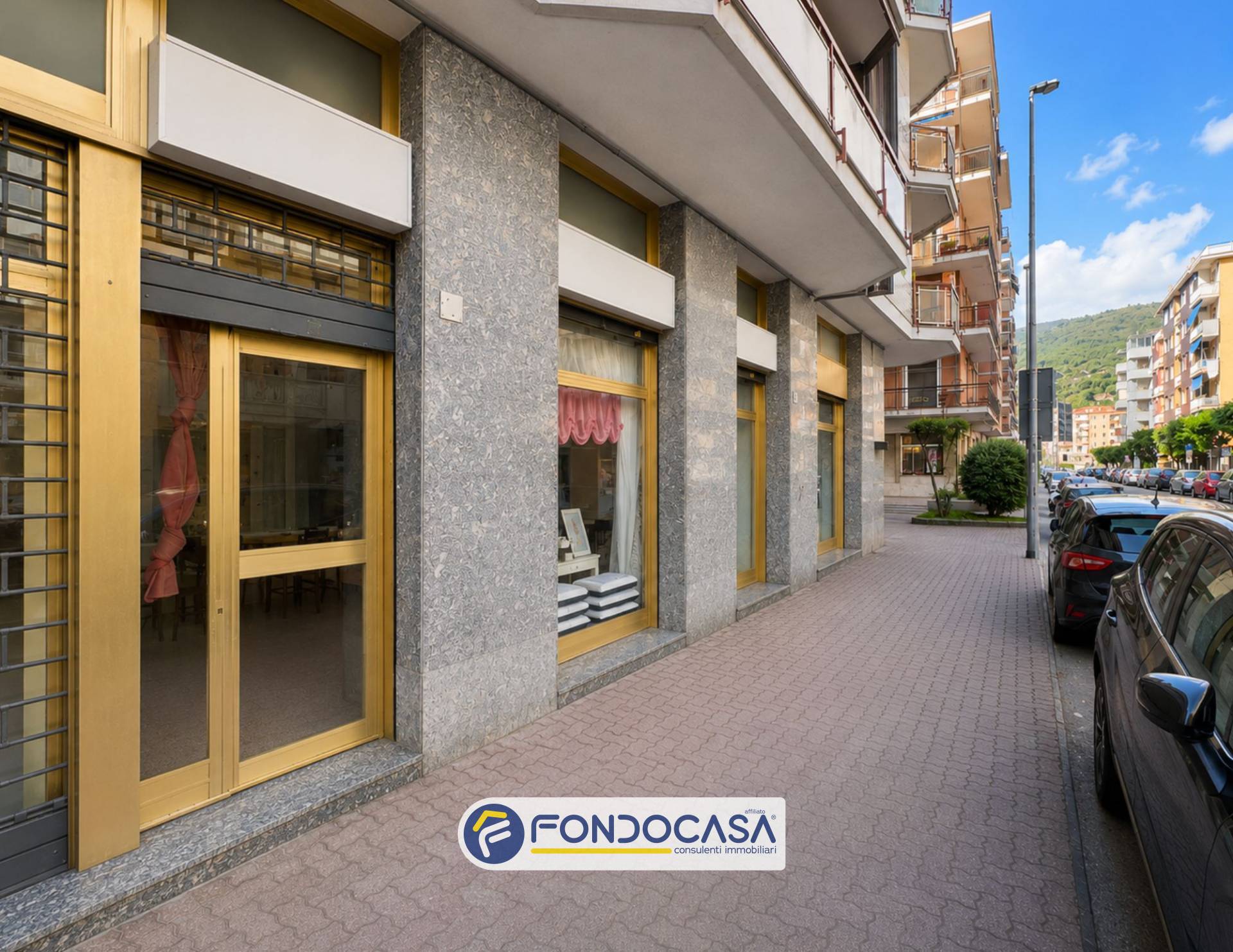 Locale commerciale in vendita a Andora, Marina di Andora