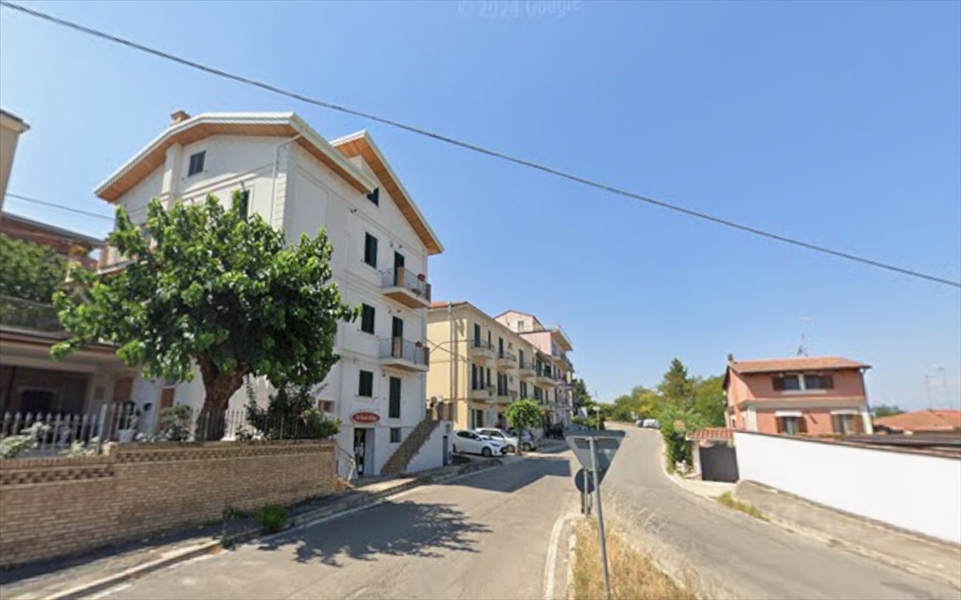 Locale commerciale in affitto in via dei peligni, Chieti