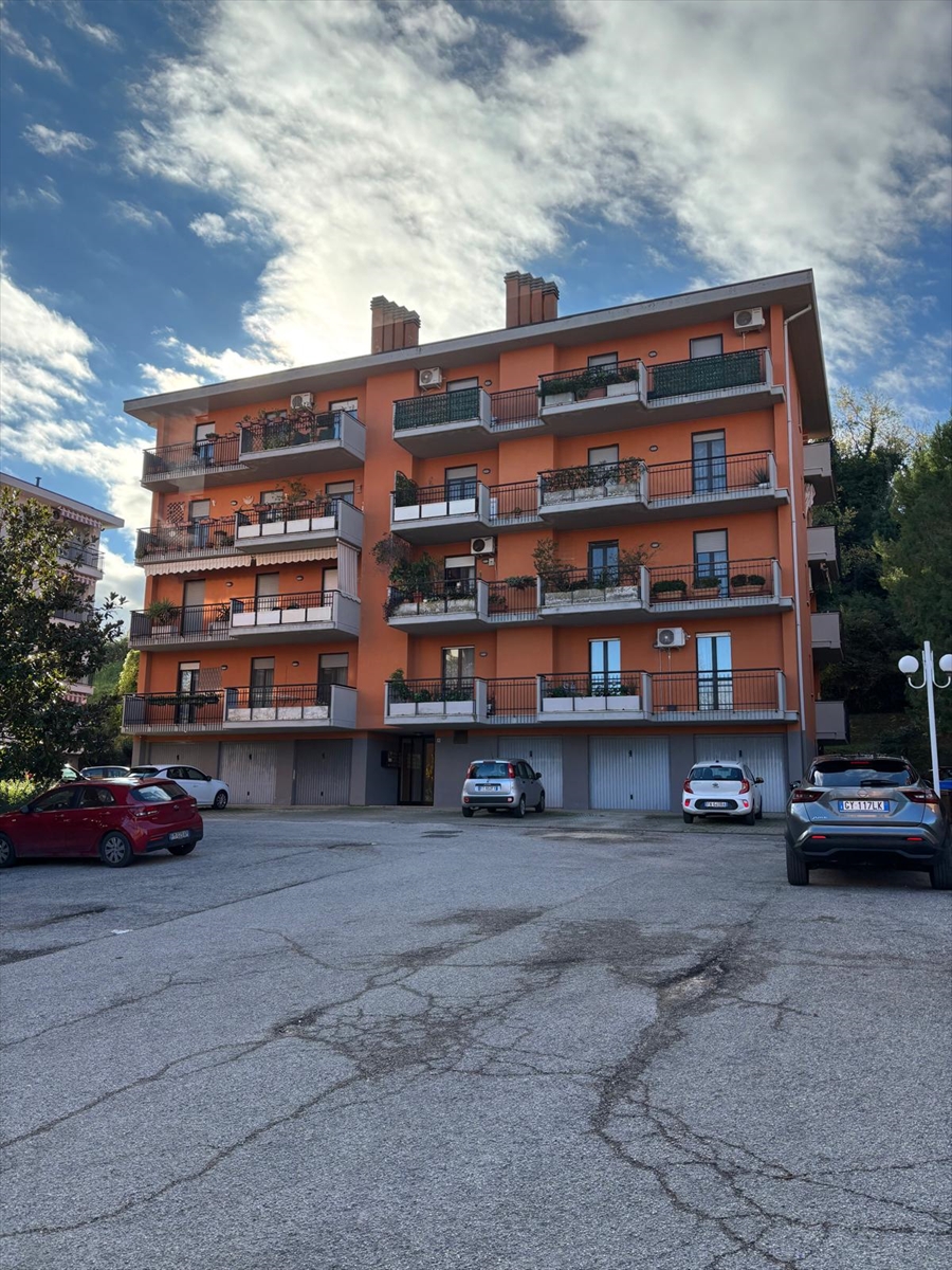 Trilocale con box in via verdi 46, Chieti
