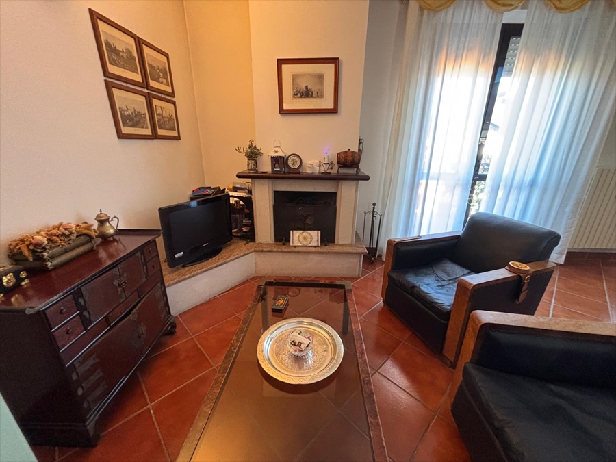 Trilocale con box in via verdi 46, Chieti