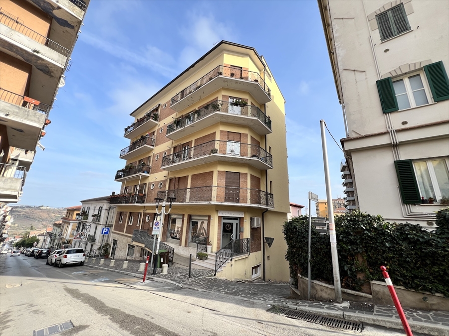 Quadrilocale in vendita in via del tricalle, Chieti