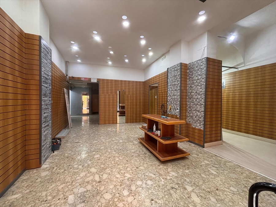Locale commerciale in vendita in corso marrucino 138, Chieti