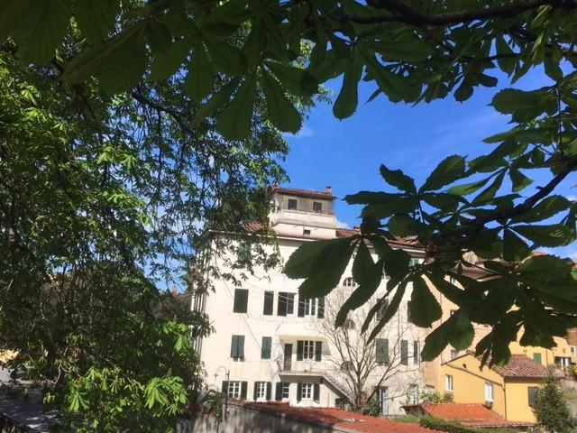 Appartamento con terrazzo, Lucca centro storico