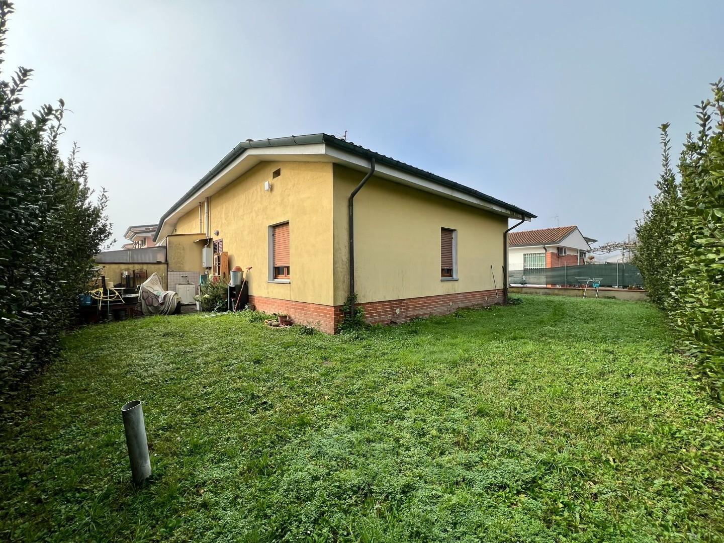 Villa Bifamiliare arredata in affitto, Lucca antraccoli