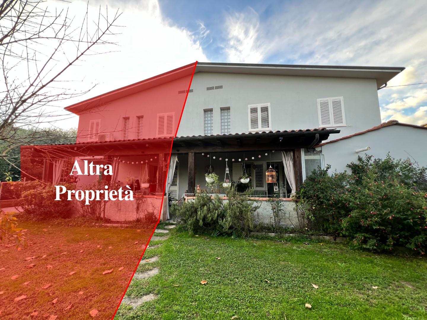 Villa Bifamiliare con giardino a Capannori