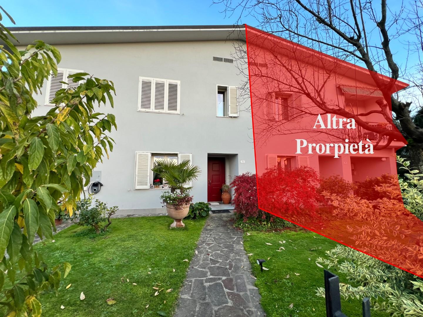 Villa Bifamiliare con giardino a Capannori