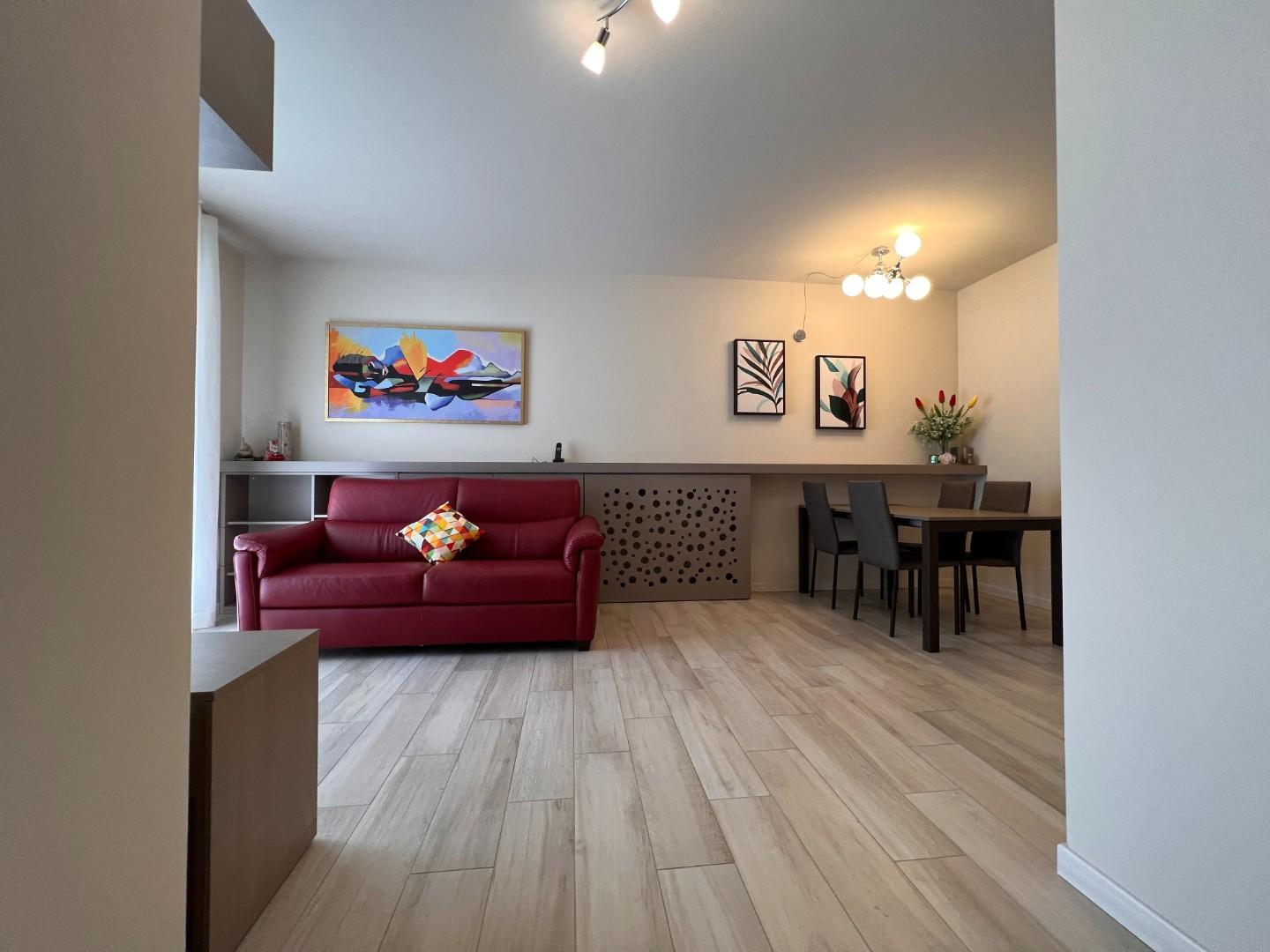 Trilocale arredato in affitto, Lucca arancio