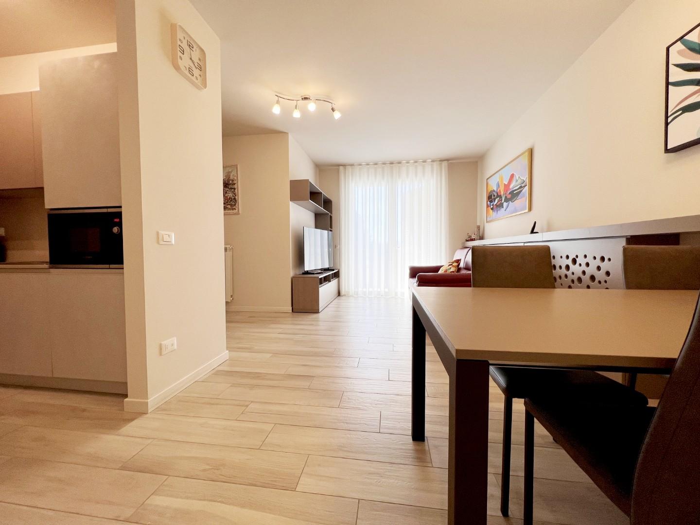 Trilocale arredato in affitto, Lucca arancio