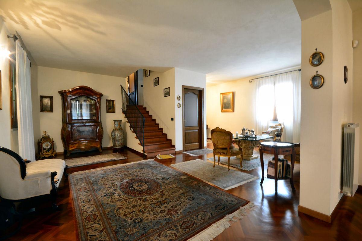 Villa con giardino, Lucca san pietro a vico
