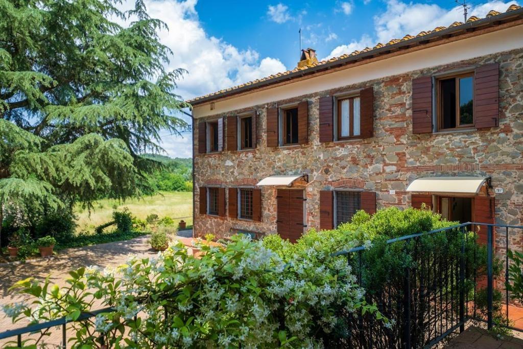 Rustico con giardino a Porcari