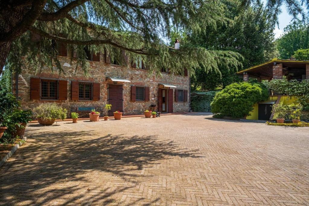 Rustico con giardino a Porcari