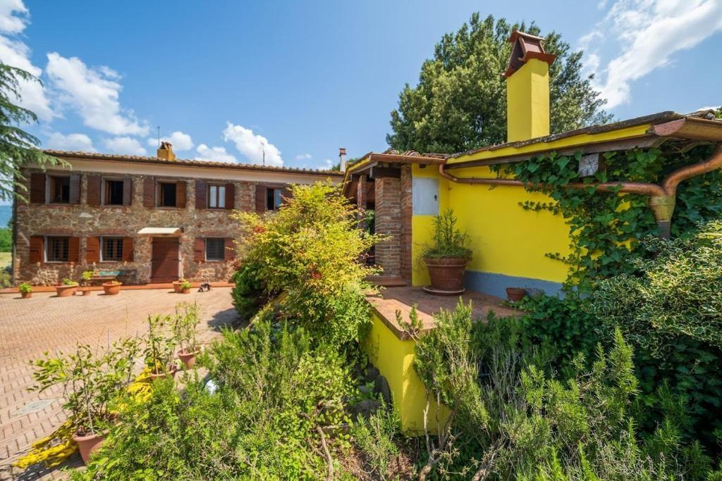 Rustico con giardino a Porcari