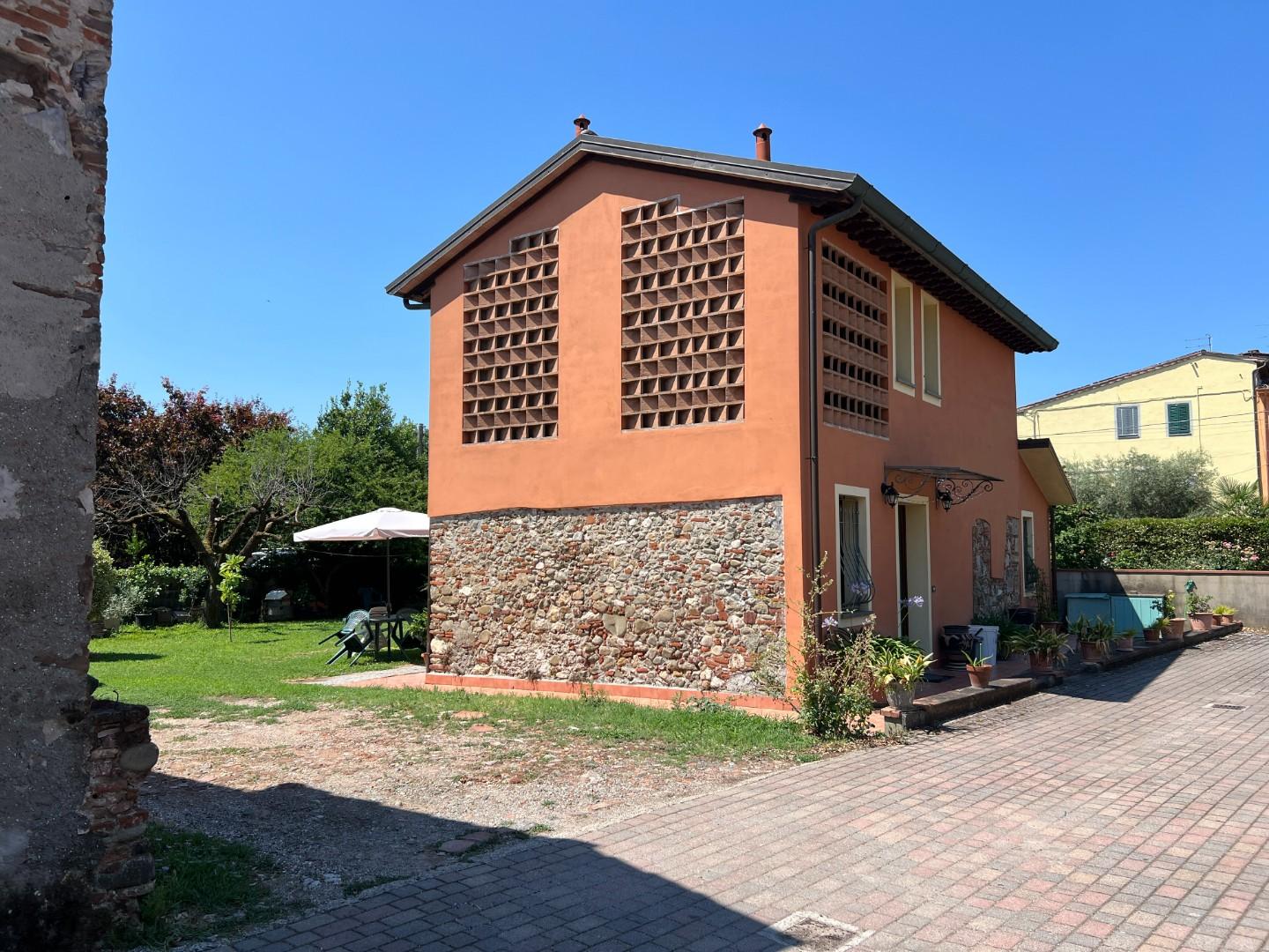 Villa con giardino, Lucca picciorana