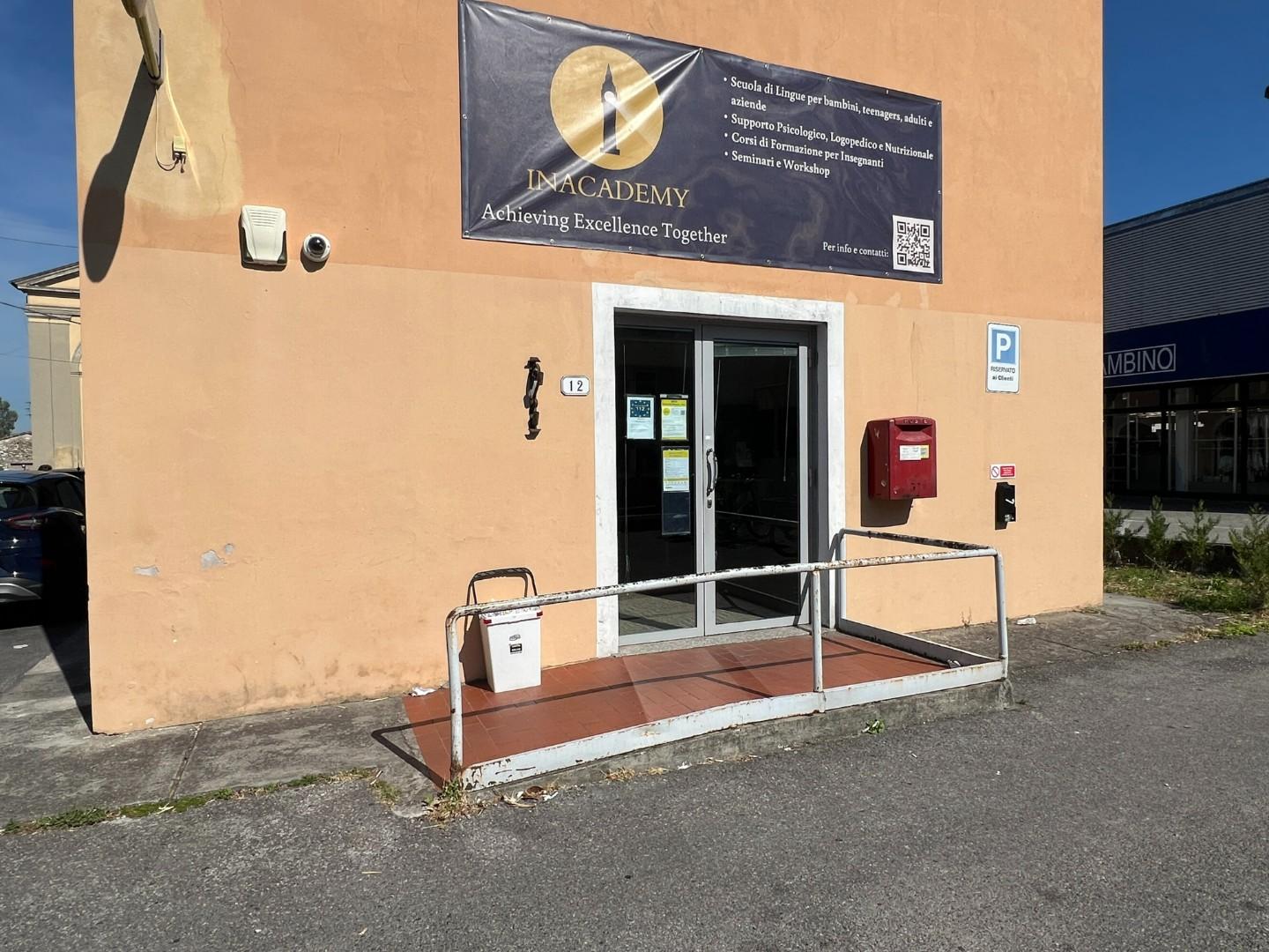 Locale commerciale in vendita, Lucca pontetetto